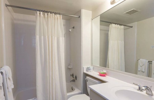 Ala Moana Casa | Just What You Were Looking For! 2 Convenient Units, Pool, Pets Allowed