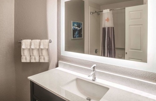 Ahwatukee Foothills Casa | Just What You Were Looking For! Free Breakfast, Onsite Pool, Free Parking