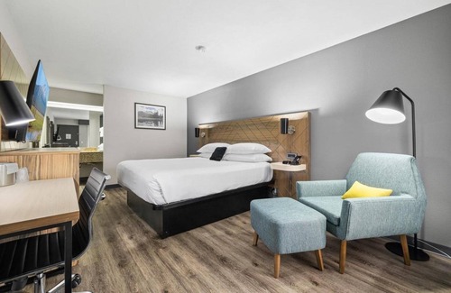 Orchard District Hotel | Just What You Were Looking For! Enjoy Pool Access, Free Breakfast & Free Parking