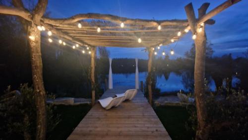 Prouilly Casa | KÄBANE 54, Lodge avec spa au bord de l'eau
