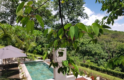 Pinilla Casa | Kélia: fusión de autenticidad y modernidad en el corazón de la exuberante naturaleza.