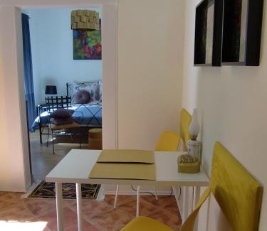 Police Apartamento | Künstler-Villa Ambrosian Apartment Magnolia