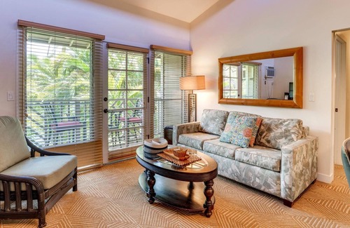 Historic Lahaina Front Street Complejo | K B M Resorts: Aina Nalu Lahaina AL-C209 Stunning 2 bedroom, luxurious pool view! One block to Front Street!