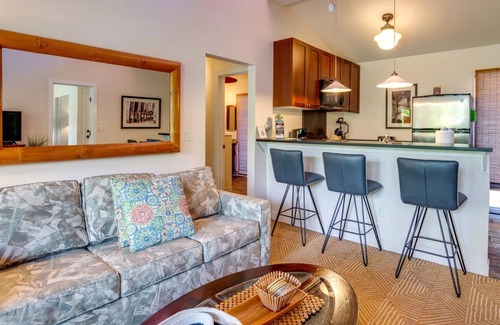 Historic Lahaina Front Street Complejo | K B M Resorts: Aina Nalu Lahaina AL-C209 Stunning 2 bedroom, luxurious pool view! One block to Front Street!