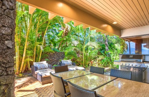 Historic Lahaina Front Street Casa | K B M Resorts BAY-35 - Presidential 5bd, 5ba beach-front estate, air conditioning, steps to ocean