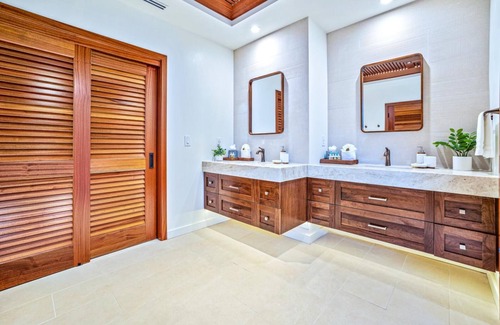 Napili Condominio | K B M Resorts: Kapalua Bay Villa Kbv-26b1, Ocean Front Gorgeously Remodeled 1 Bedroom, Includes Rental Car!