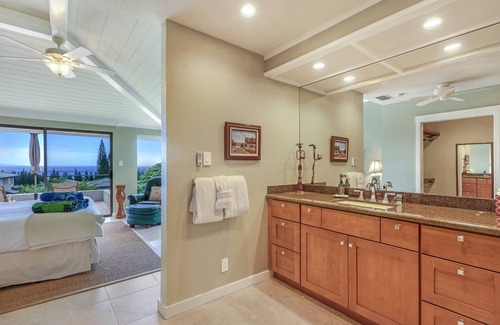 Kapalua Apartamento | K B M Resorts: Kapalua Golf Villa Kgv-24p7, Beautiful Remodeled Spacious 2 Bedrooms With Ocean + Golf Views, Beach Amenities, Includes Rental Car!