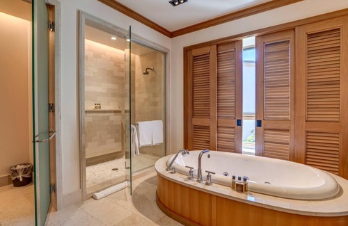 Montage Kapalua Bay Apartamento | K B M Resorts: Molokai At Montage Kapalua Bay, Ocean View, 3 Bedrooms Penthouse, Steps to Beach and Kapalua Bay, Includes Rental Car!