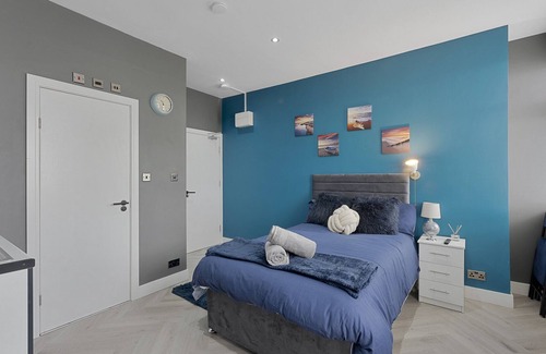 Hanger Hill Apartamento | K Suites - Cozy Central 1 bed w/free parking