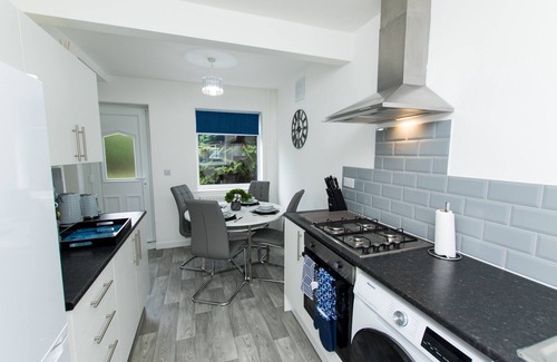 Doncaster Casa | K Suites - Lovely 3-bedroom w/ Garden