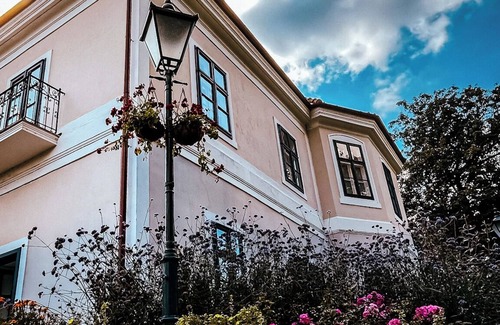Nana Casa | Kaštieľ Nána spacious 6-bedroom chateau in charming Nana with AC