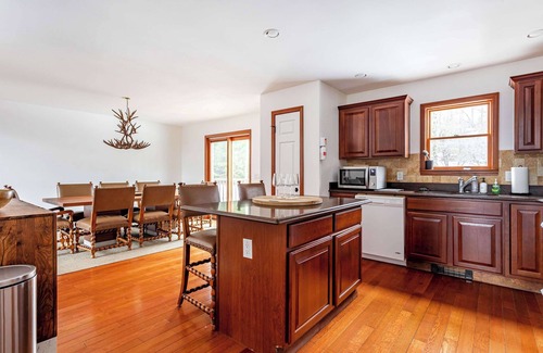 Tannersville Casa | Kaaterskill Mtn House: 287 Acres w/ Fire Pit