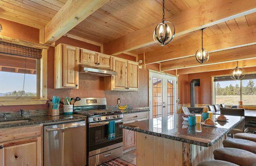 Island Park Cabina | KABINO: Foosball Toy Shed Big Driveway FirePit WiFi Grill