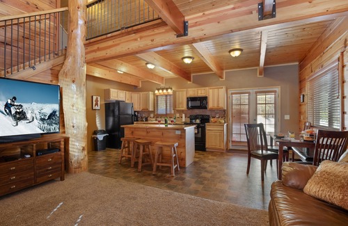 Island Park Chalet De Esquí | KABINO: Rimfire Refuge - Near YNP- Connected to Trails! ¡Bañera de hidromasaje! ¡Wi-Fi gratis!