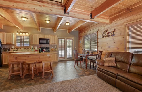 Island Park Chalet De Esquí | KABINO: Rimfire Refuge - Near YNP- Connected to Trails! ¡Bañera de hidromasaje! ¡Wi-Fi gratis!