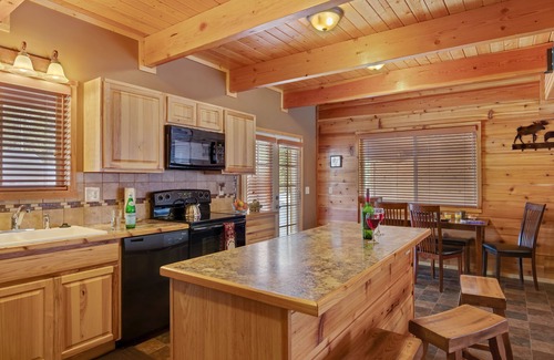 Island Park Chalet De Esquí | KABINO: Rimfire Refuge - Near YNP- Connected to Trails! ¡Bañera de hidromasaje! ¡Wi-Fi gratis!