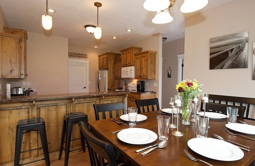 Driggs Casa | KABINO: ¡Nuevo alquiler! A pie del centro! En Ski-Hill Road! Bañera de hidromasaje + WiFi gratuito +++