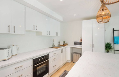 Newport Apartamento | Kahakai Garden Just footsteps from the beach