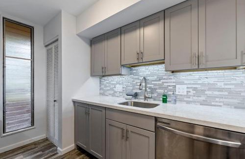 Kahana Apartamento | Kahana Villa F208- Ocean view spacious 2 bedroom across from beach
