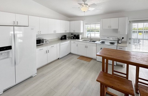 Rum Point Casa | Kai Baby Waterfront Cottage Private Pool Cabana Kayaks Paddleboards & Bikes!
