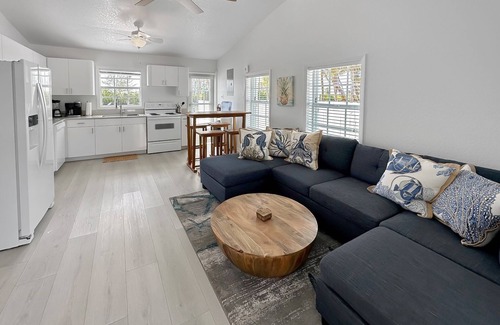 Rum Point Casa | Kai Baby Waterfront Cottage Private Pool Cabana Kayaks Paddleboards & Bikes!