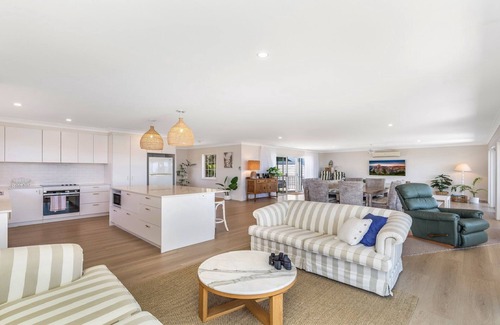 Killcare Heights Casa | 'Kai Lani' by Accom Holidays