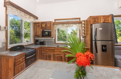 Antoneys Cay Cabina | Kaia’s Oasis – New Modern Cabana Stay in West End