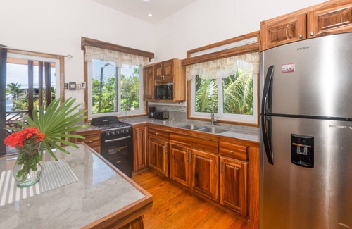 Antoneys Cay Cabina | Kaia’s Oasis – New Modern Cabana Stay in West End