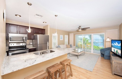 Rum Point Casa | Kaibo Escape: Waterfront Condo w/Communal Pool & Hot Tub, Walk to Restaurants & Starfish Point