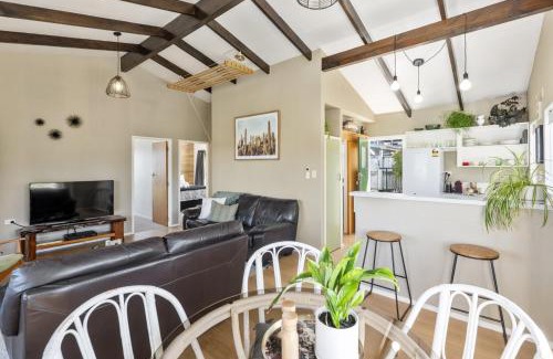 Nukuhau Casa | Kaihua Cabin, Modern 3BR With Mt Tauhara Views