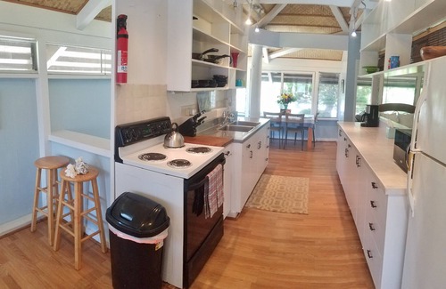 Kailua Casa | Junto a la playa de Kailua, 2 casas frente a la playa, 2 camas / 2 baños, capacidad para 8 personas, vistas al océano y Mtn