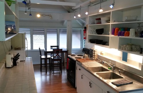 Kailua Casa | Junto a la playa de Kailua, 2 casas frente a la playa, 2 camas / 2 baños, capacidad para 8 personas, vistas al océano y Mtn