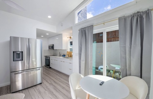 Keolu Hills Apartamento | Kailua Studio - Walk to Beach, Parking + WiFi, A/C