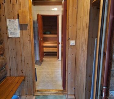 Syote Casa | Kaira 27, kahden makuuhuoneen kelomökki Syötteellä, valaistun ladun vieressä