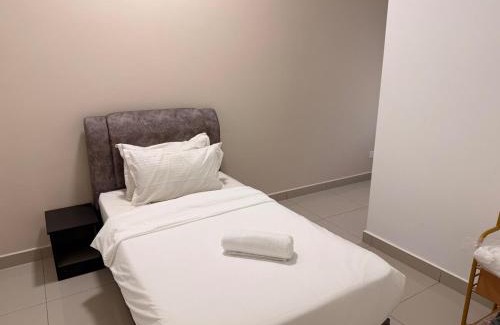 Kajang Casa | Kajang KL 10Pax Landed Home Karaoke Netflix Long Stay