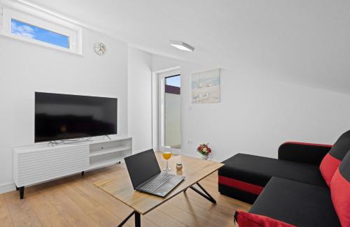 Vinkuran Apartamento | Kajumami Apartments with Hot Tub and Private Terraces