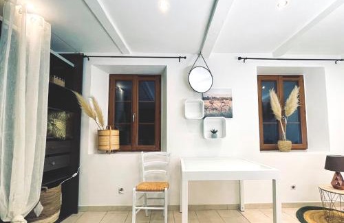 Chalencon Apartamento | Kaki Green Appartement Lumineux, Chic & Cosy WIFI Centre ville