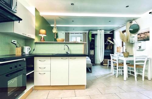 Chalencon Apartamento | Kaki Green Appartement Lumineux, Chic & Cosy WIFI Centre ville