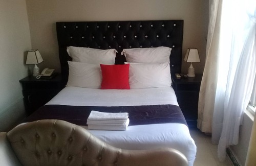 Lusaka Cabina | Kakwele Lodge & Tours