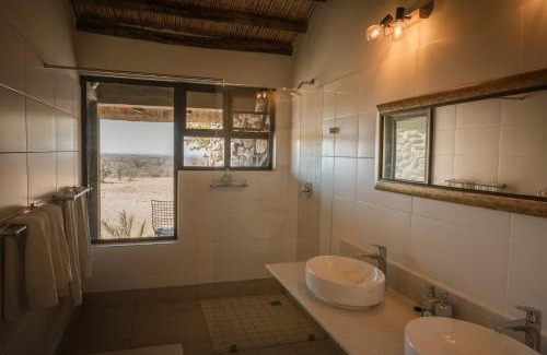 Omaheke Cabina | Kalahari Bush Breaks Lodge