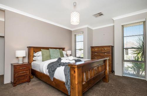 Jane Brook Casa | KALB8 - Family Friendly 4BR Home