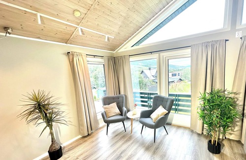 Tromso Apartamento | Kaldfjord Aurora Apartments New top floor. Free parking. Close to nature.