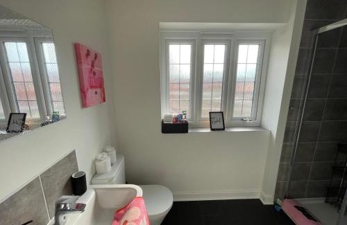 Twigworth Casa | Kale Drive House Long Stays Welcome Free Parking, Sleeps 6