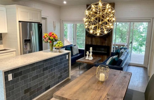 Lansdowne Casa | Kalea - Overlooking the river with your own Hottub