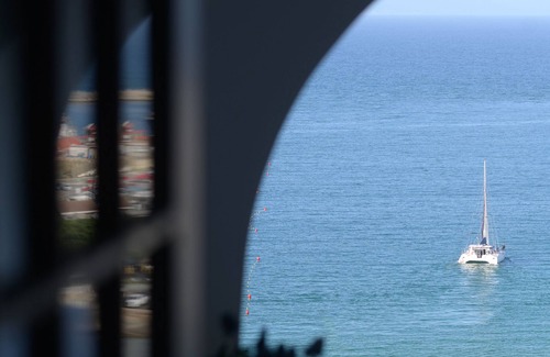 Mossel Bay Villa | Kalimera Beach House Mosselbay Walking distance to beach, stunning sea views