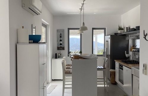 Ixia Villa | KALITHEA-HILLS VILLA IN RHODES TOWN x 8 to 12 (pool & sea view)