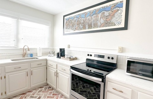 Laurel Apartamento | Kalmia Suite C - Centrally Located Downtown