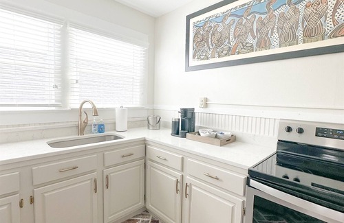 Laurel Apartamento | Kalmia Suite C - Centrally Located Downtown