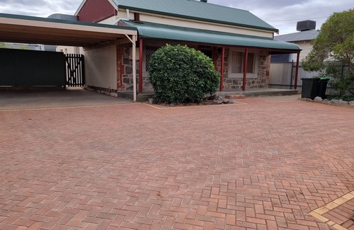 Broken Hill Casa | Kaloha House on Gaffney