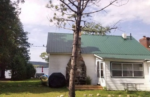 Madawaska Valley Cabaña | Kamaniskeg Lakehouse